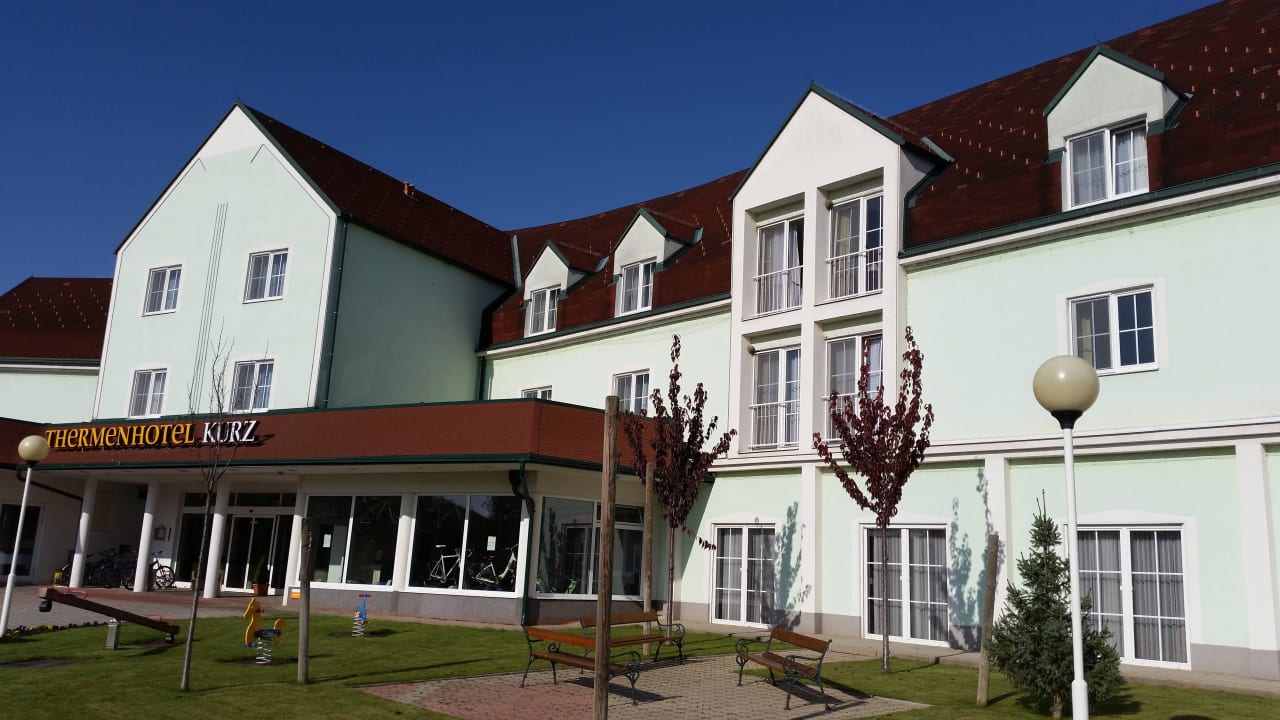 Außenansicht Thermenhotel Kurz