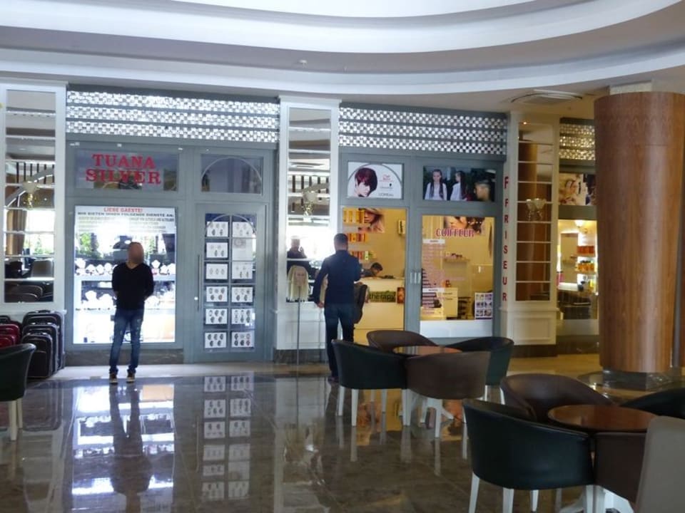 Geschäfte im Untergeschoss Dream World Aqua Hotel