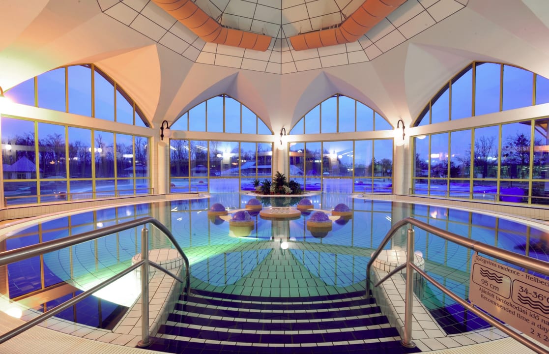 Pool Park Inn by Radisson Sárvár  Resort & Spa