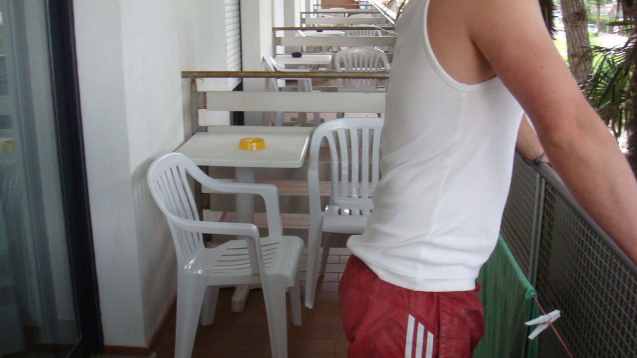 Balkon mit Blick auf den Nachbaren Hotel Helvetia