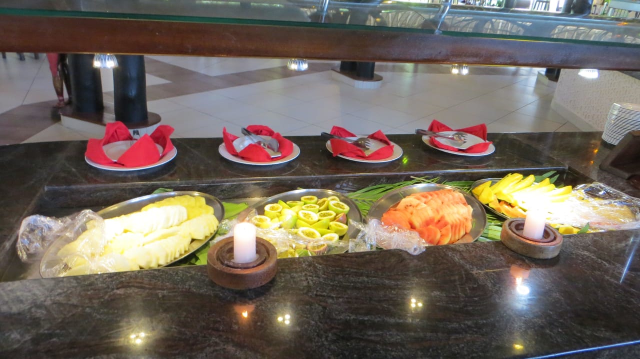 Teile des Buffet`s Hotel Southern Palms Beach Resort