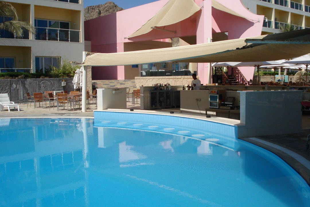 Swim-up Bar Radisson Blu Resort Fujairah