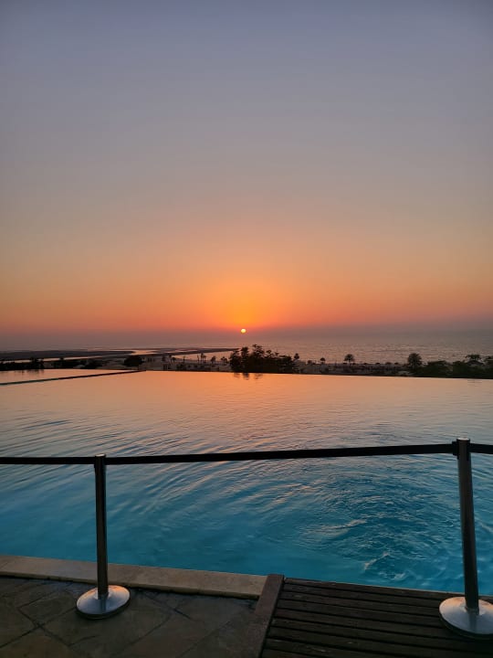 Pool The Cove Rotana Resort