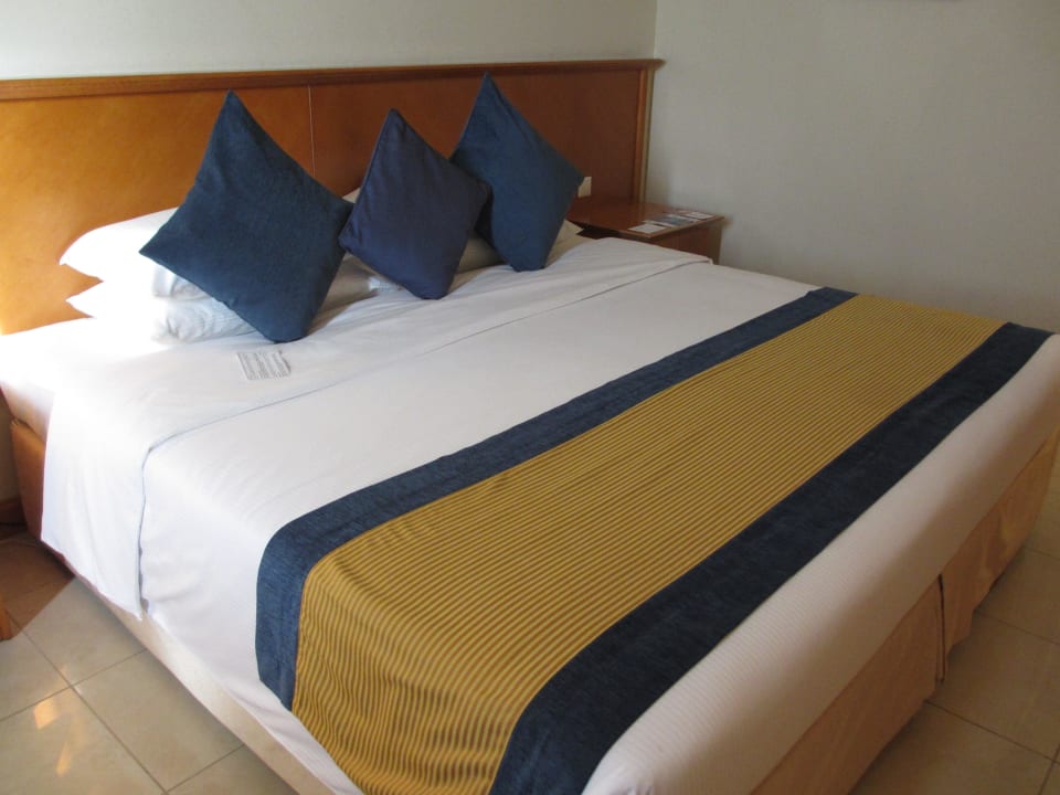 Zimmer Coral Beach Resort Sharjah