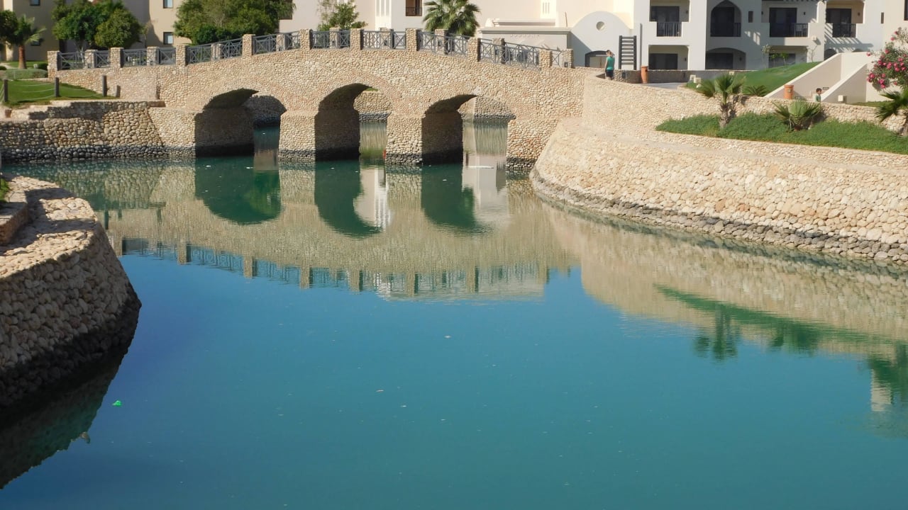 Von Kanälen durchzogen Salalah Rotana Resort