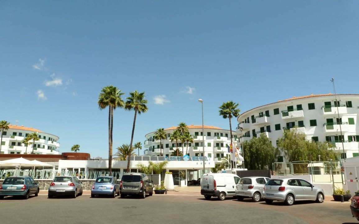 Außenansicht & Parkplatz Servatur Playa Bonita