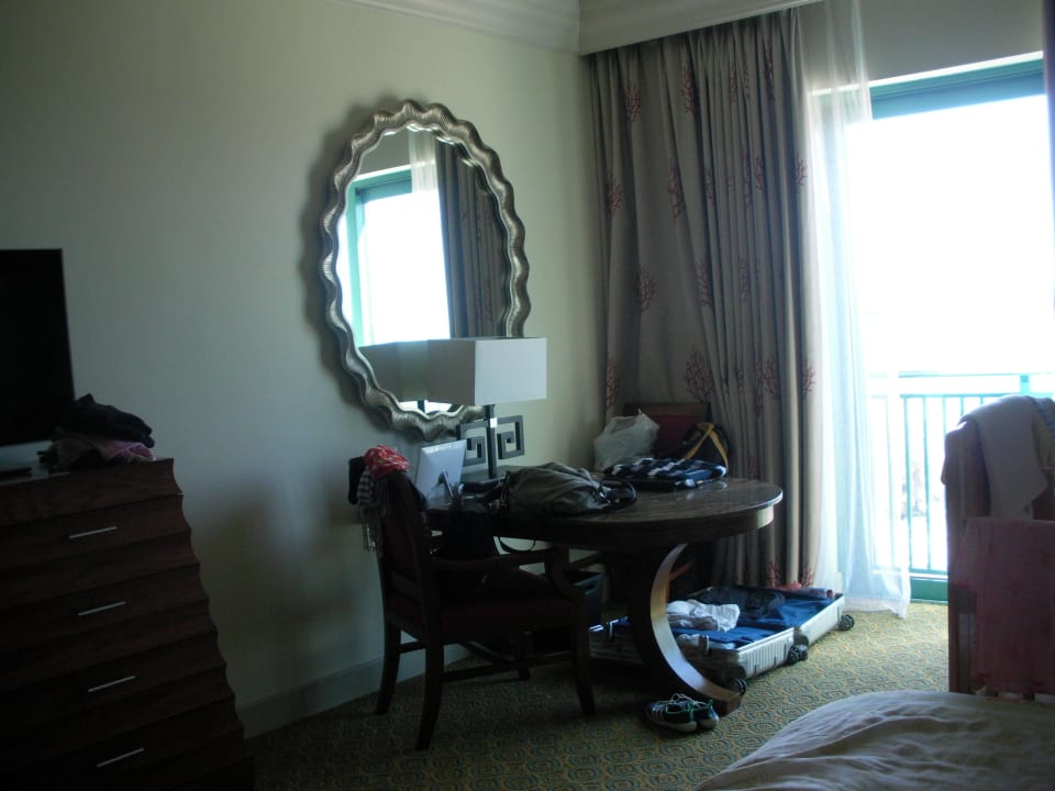 Zum Fenster hin geschaut Atlantis, The Palm