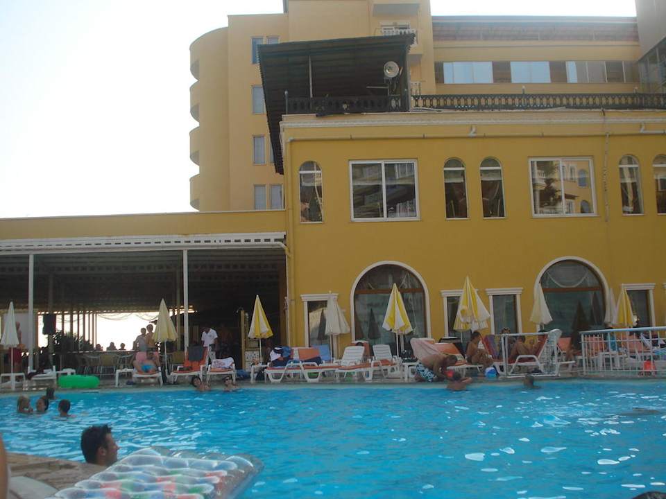 Hauptpool Larina Resort Spa & Hotel