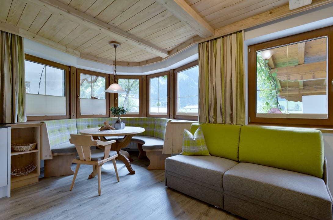 Deluxe Apart Wohnküche mit Doppelbett Apartments Alpinschlössl Mayrhofen im Zillertal