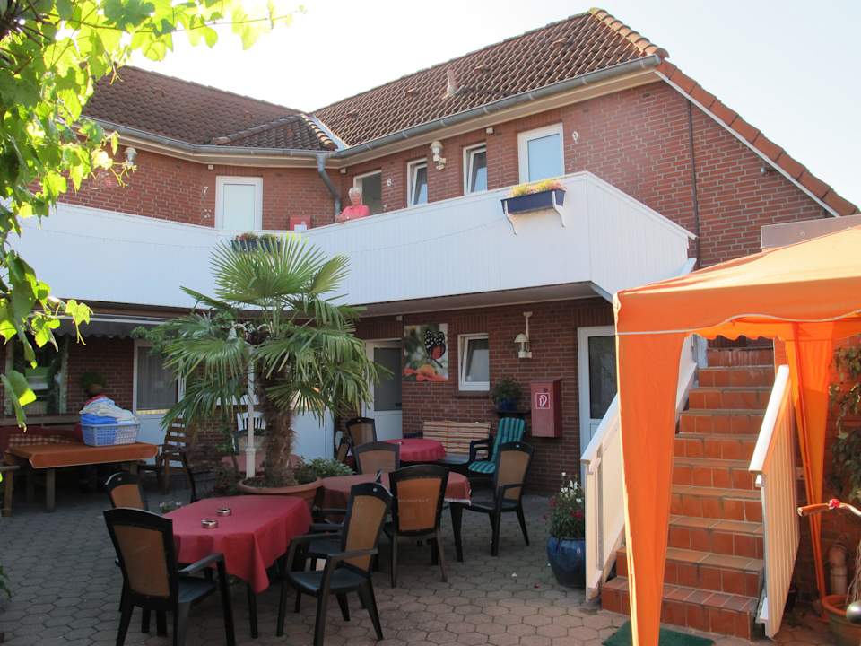 Innenhof Pension Zum Surgrund