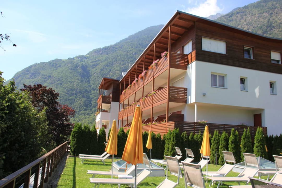Blick auf die Südfassade Vitalpina Hotel Waldhof