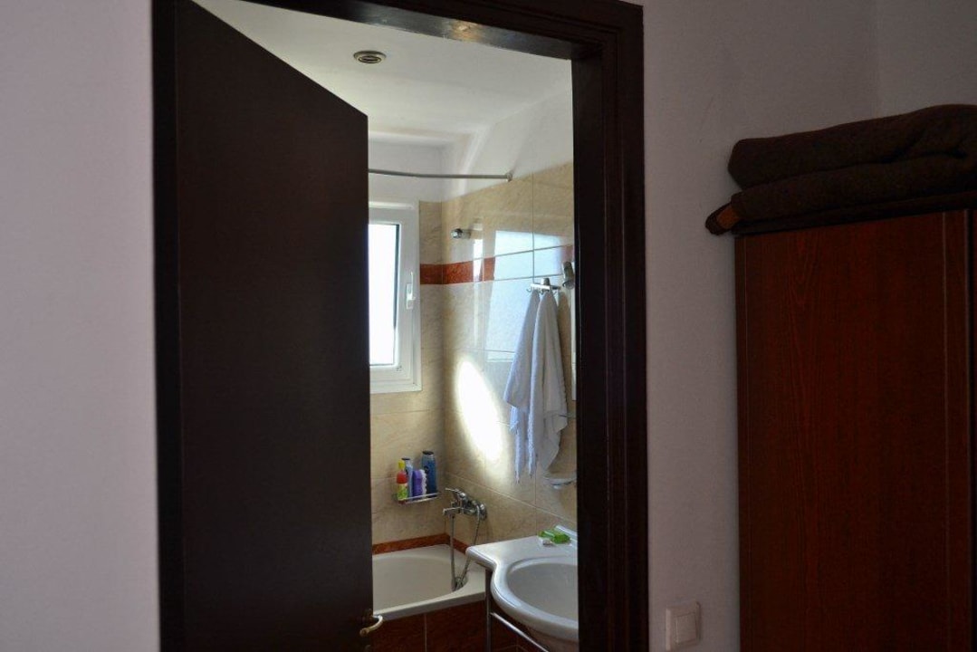 Pokój od strony ulicy Hotel AKTI Arilla