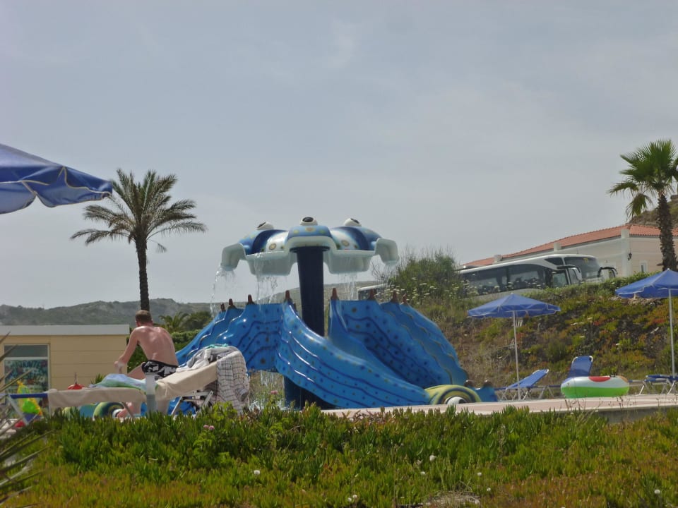 Piscine pour petits avec jeux et miniclub Porto Bello Royal