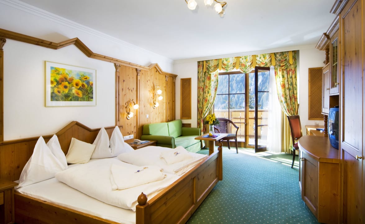 Family room Falkensteiner Hotel & Spa Falkensteinerhof