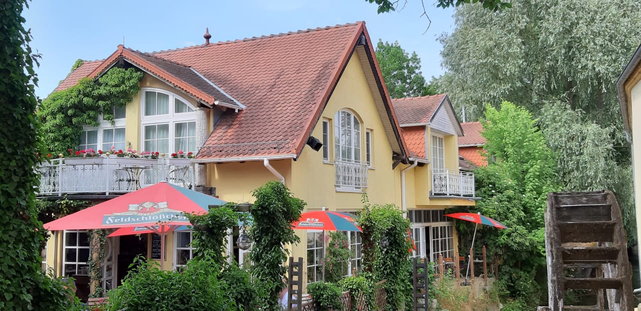 Außenansicht Gasthaus Stobbermühle