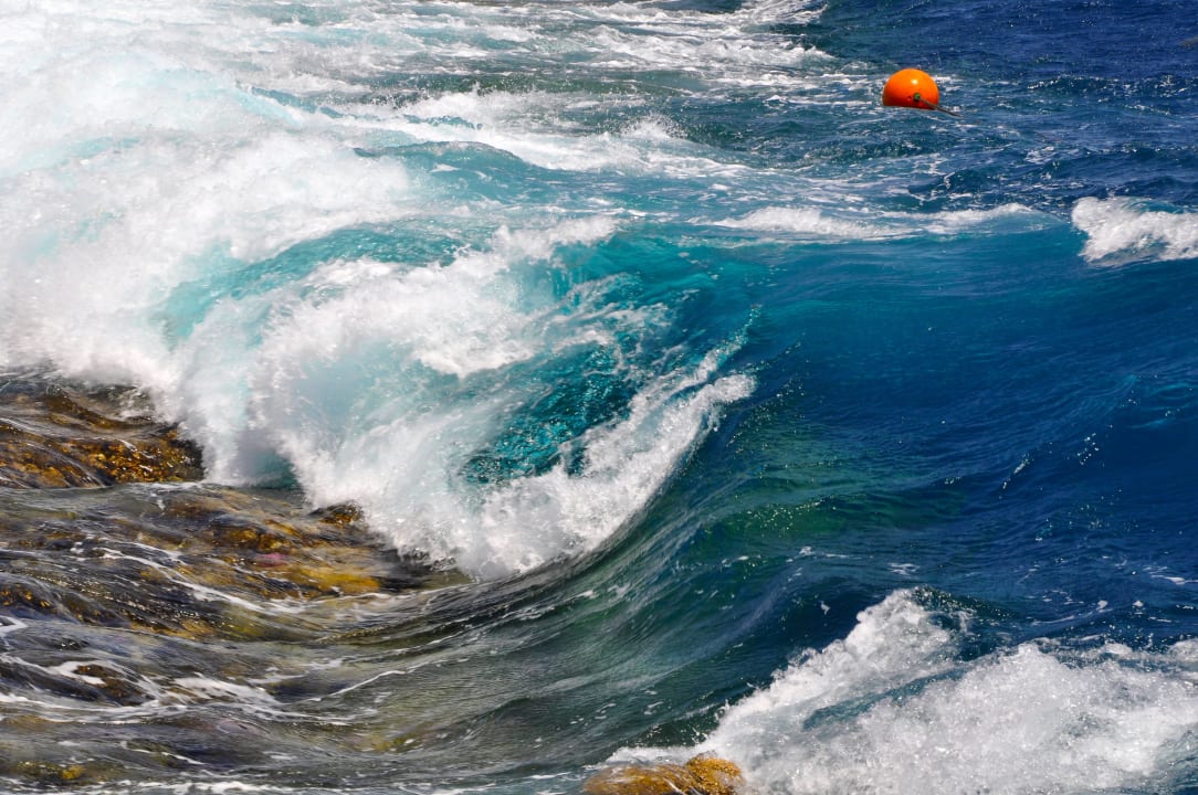 Rote Meer am Steg Charmillion Gardens Aquapark