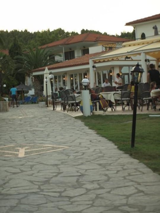 Przy restauracji Hotel Chrousso Village