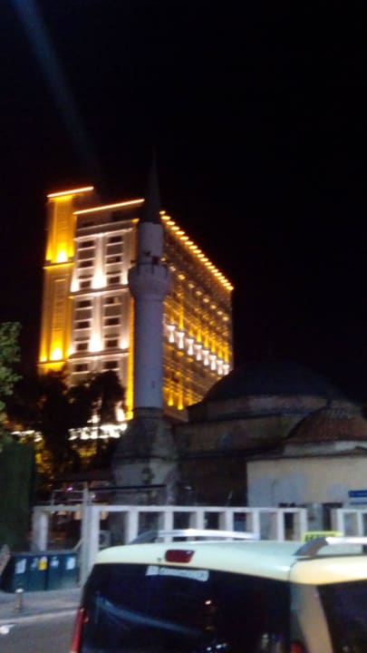 Ночная подсветка отеля Best Western Plus Hotel Khan