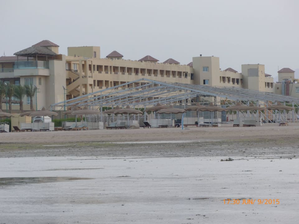 Außenseite des Hotels Amwaj Beach Club Abu Soma Resort