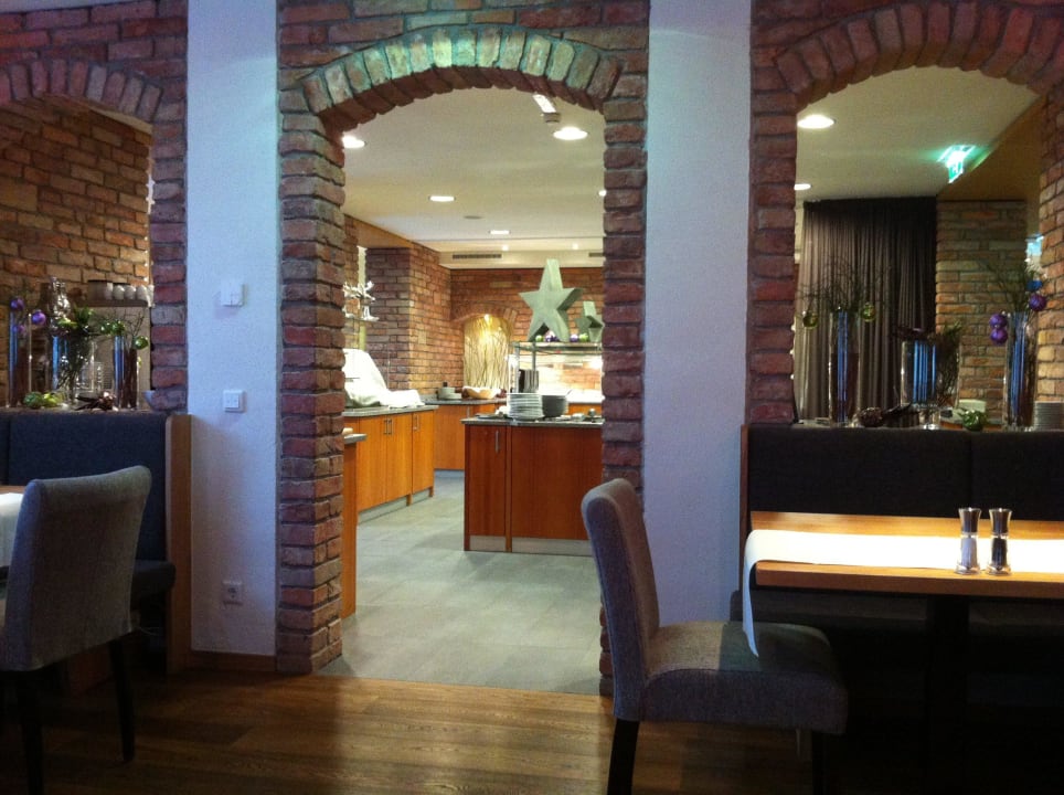 Blick aus einem Teil des Restaurants auf's Buffet Ritzenhof – Hotel und Spa am See