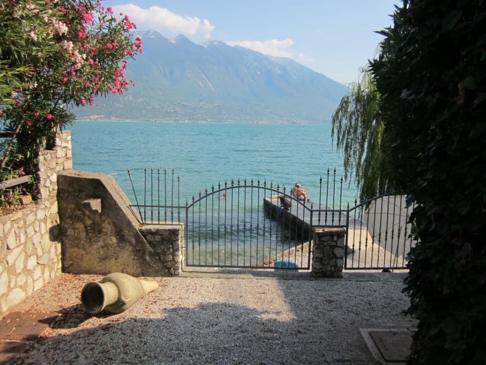 Blick von der Poolbar zum See Villa Romantica Beach Resort
