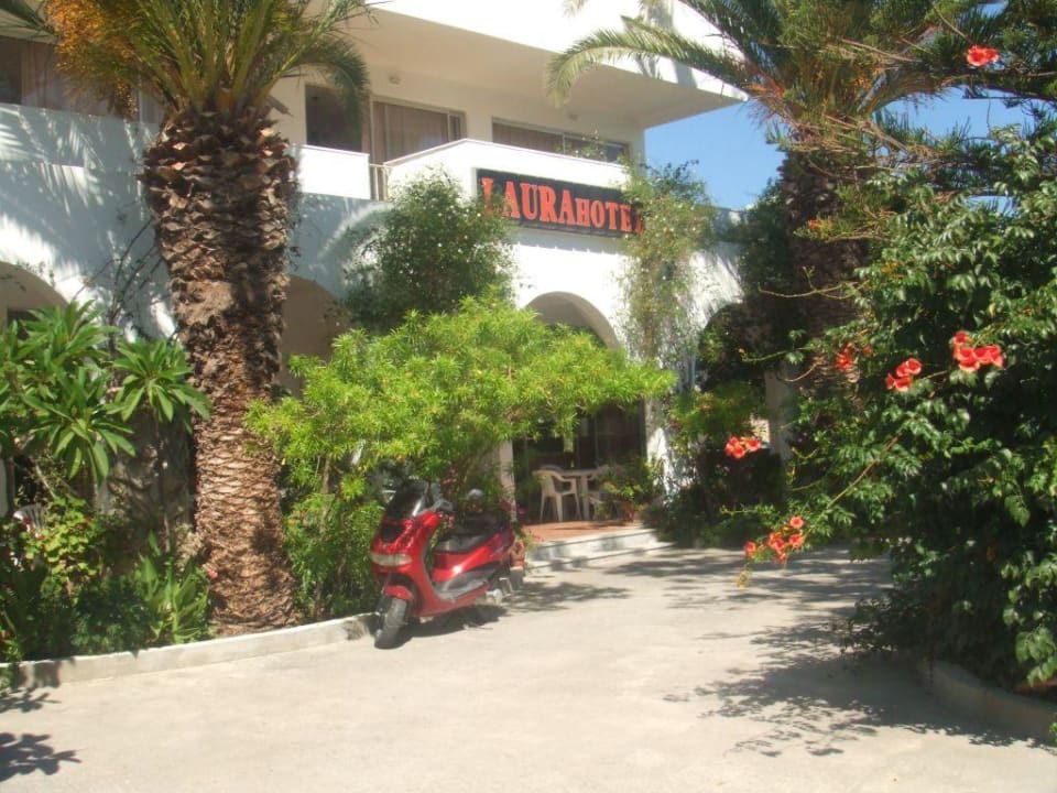 Hoteleingang Hotel Laura