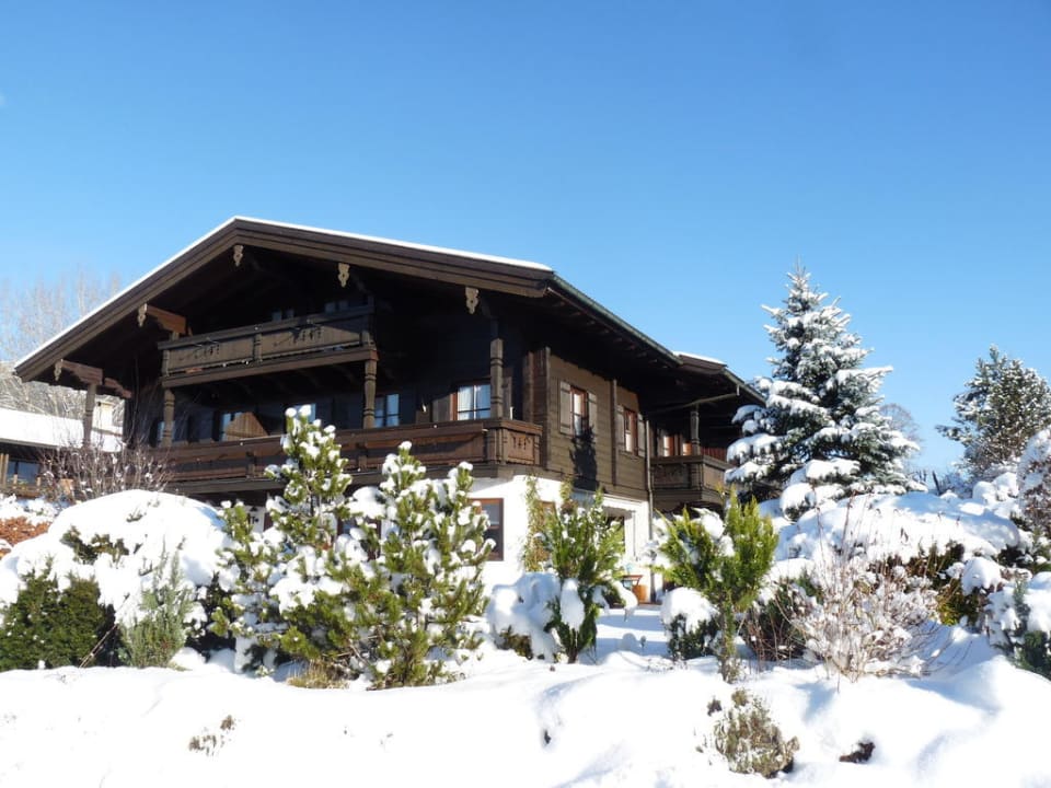 Winteransicht Hutzenhaus Ahorn-Appartements