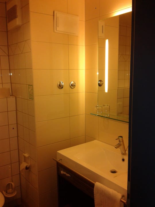Badezimmer ECONTEL Hotel München