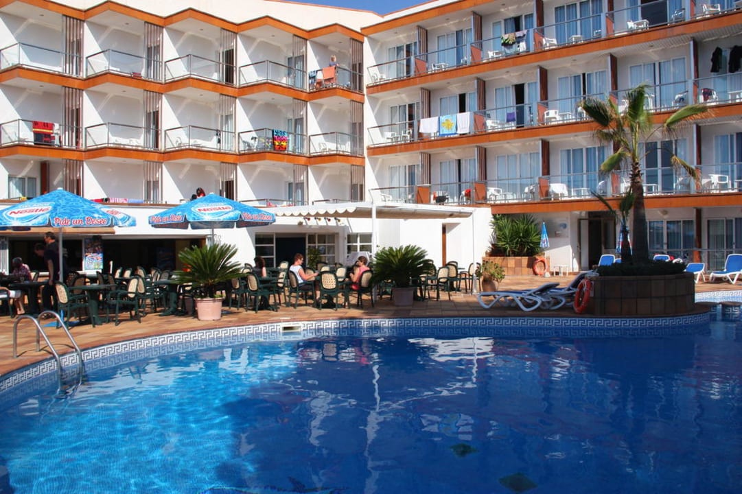 Hotel und Pool Hotel Clumba