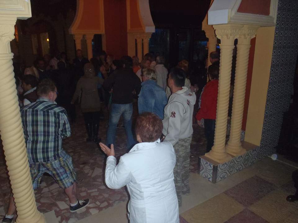 Perfektes Vergnügen beim Tanz am Abend Pickalbatros Alf Leila Wa Leila Resort - Neverland Hurghada