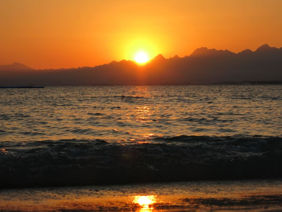 Sonnenuntergang ROBINSON SOMA BAY