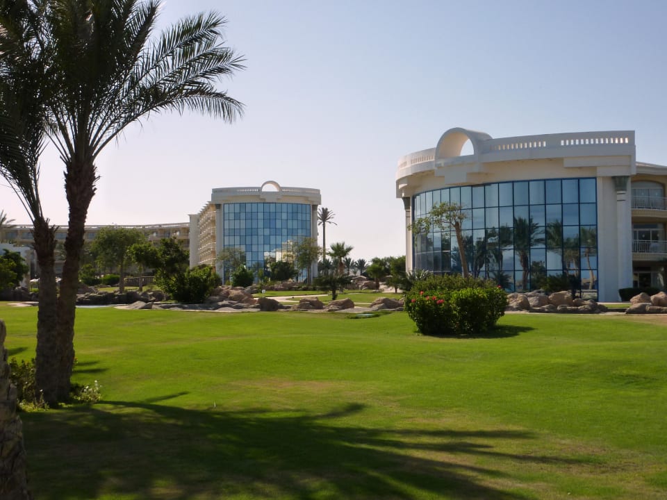 Hotelbereich mit Gartenanlage Palm Royale Resort - Soma Bay