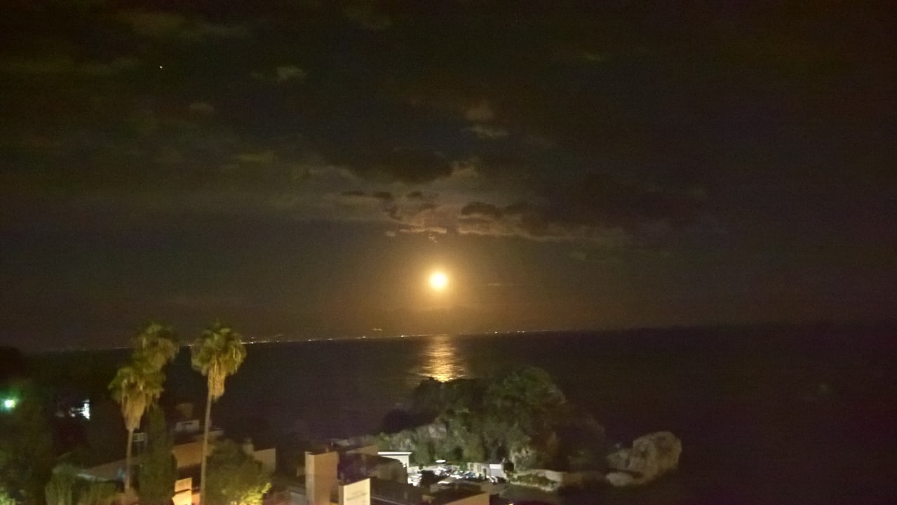 Blick aus Zimmer auf Kalabrien bei Vollmond Hotel Baia Azzurra