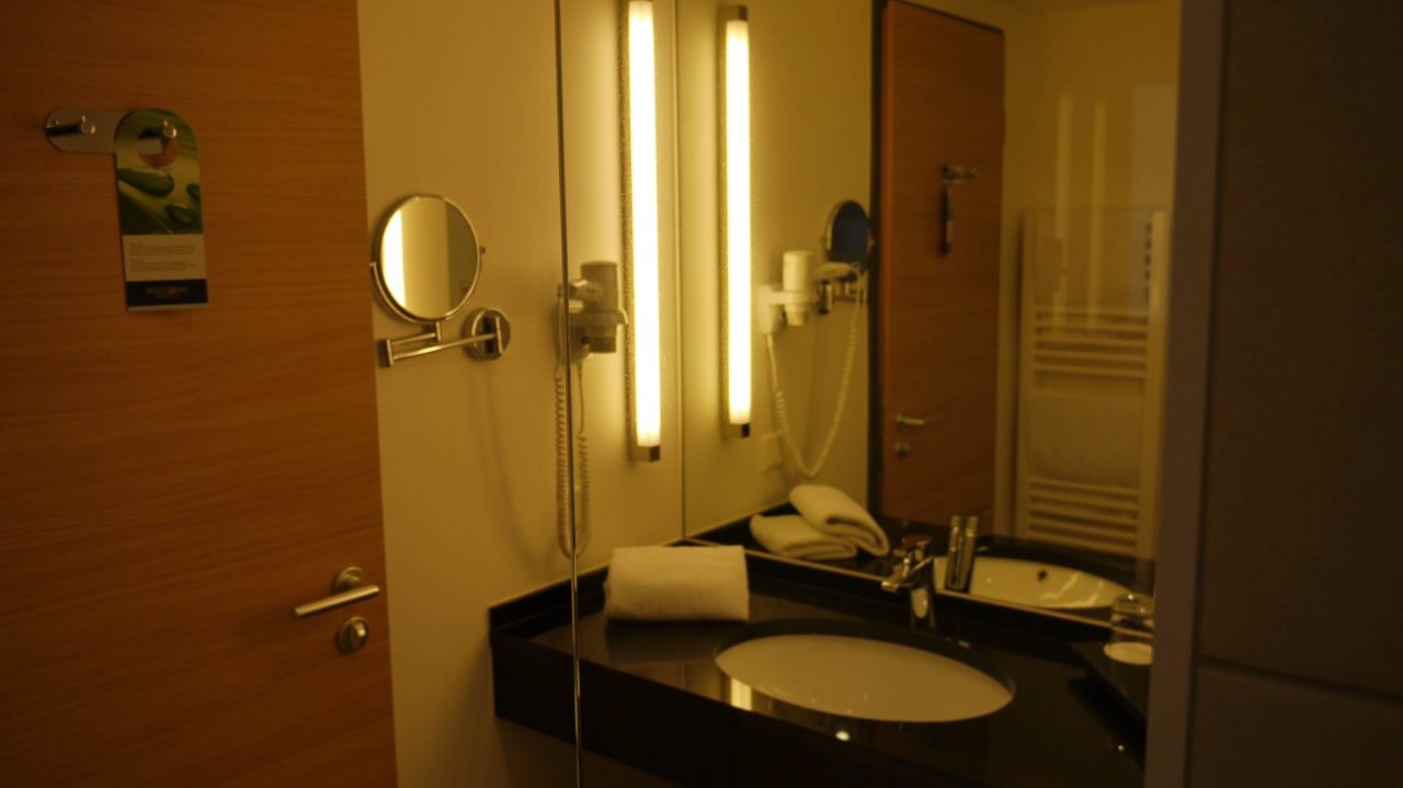 Das Bad mit Fön Best Western Plus Welcome Hotel Frankfurt