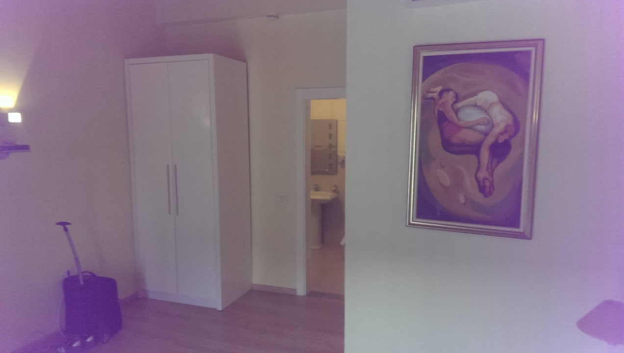 Room Hotel White City
