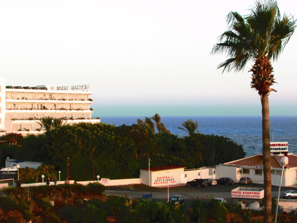 Вид на море из окна номера Napa Mermaid Hotel & Suites