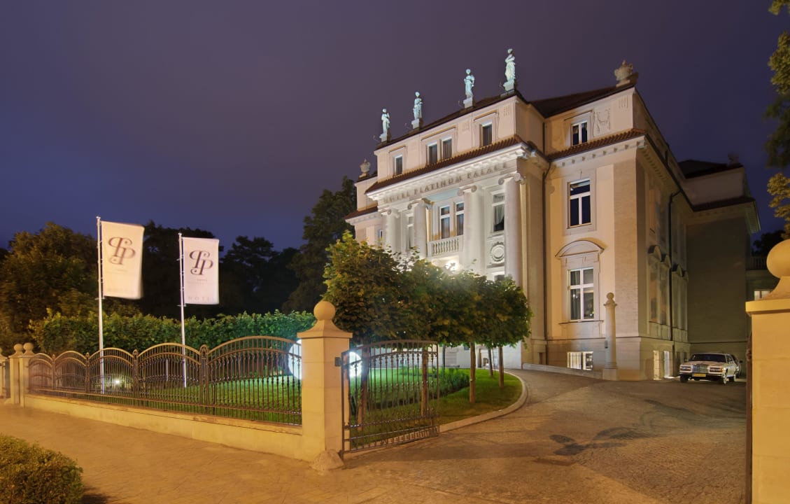 The night view Platinum Palace Boutique Hotel & SPA