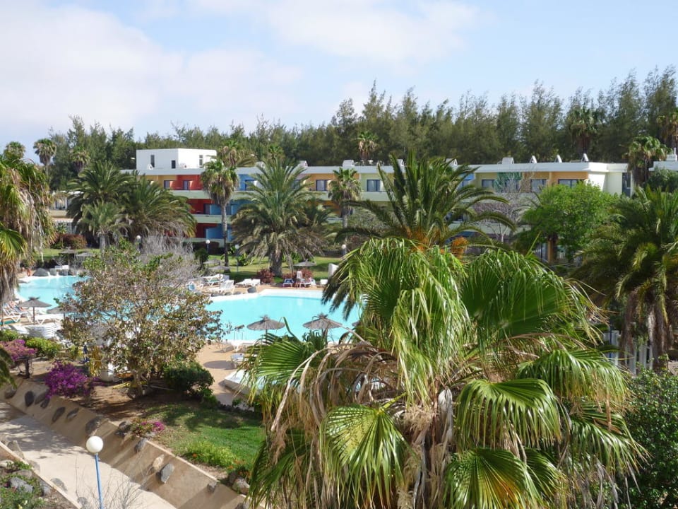 Ausblick vom Gangende des Hotels auf  Poolbereich SBH Fuerteventura Playa
