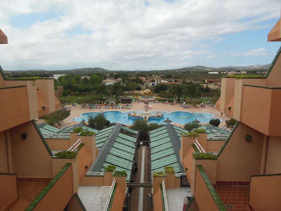 Pool und Gartenanlage von oben Hotel Mariant Park