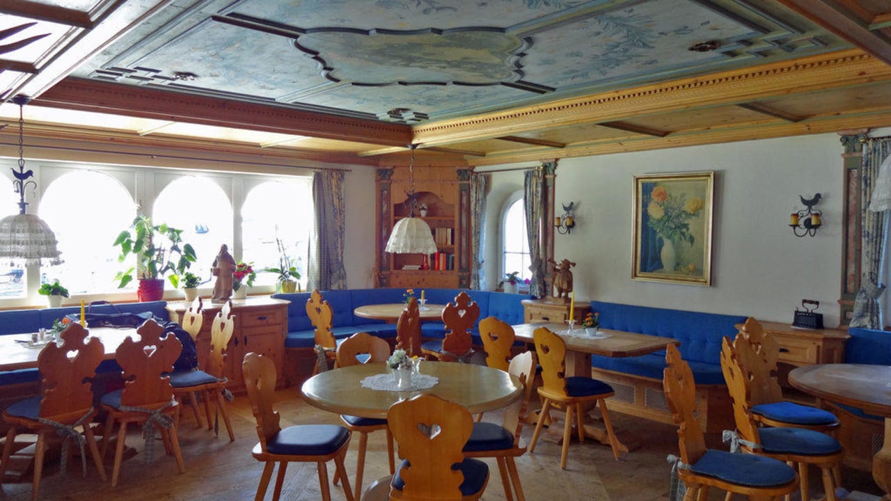 Einer der Speiseräume Hotel Alpengasthof Löwen