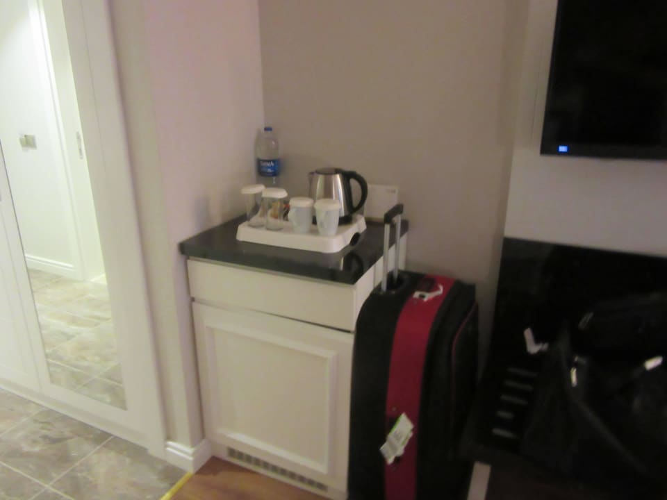 Kühlschrank und Kaffe bzw. Tee Mary Hotel Side