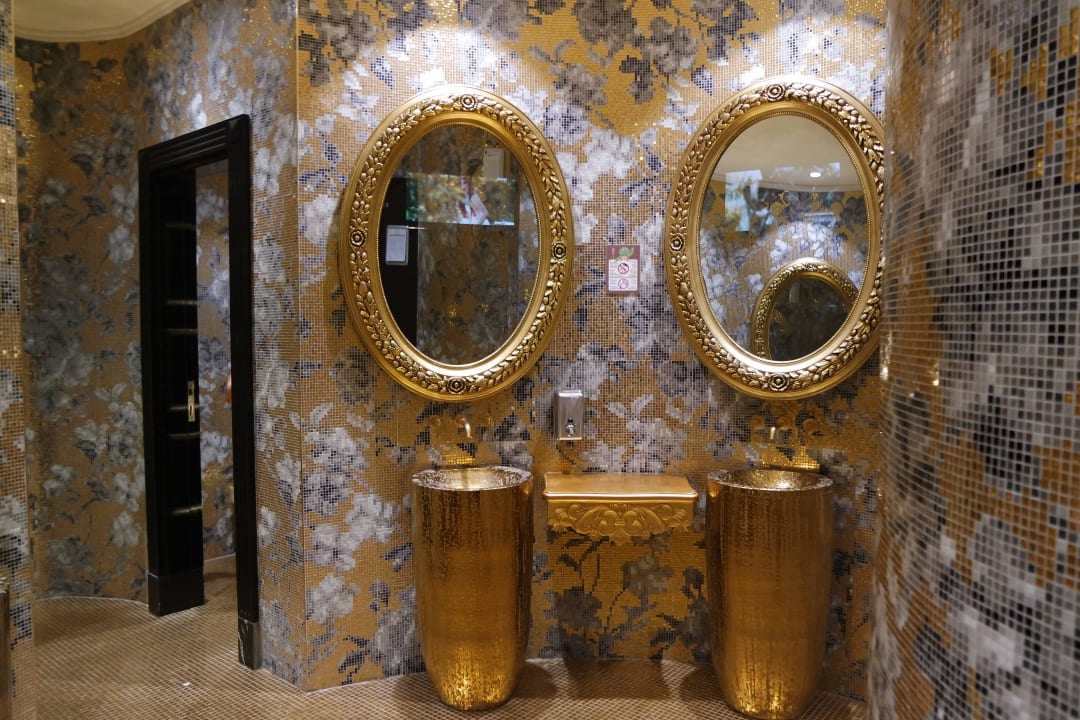 WC-Anlage, sehr schön Azura Deluxe Resort & Spa Hotel