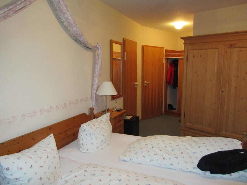 Ein bild von zimmer Genießer Hotel Historischer Krug