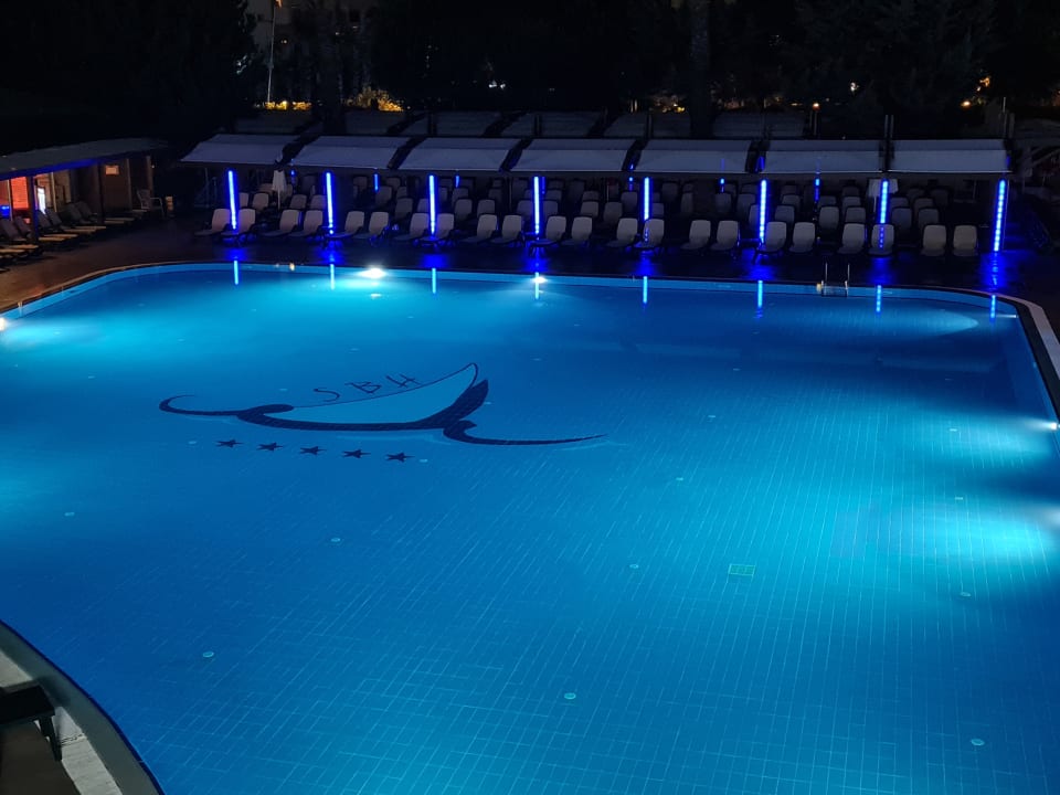 Pool Side Breeze Hotel