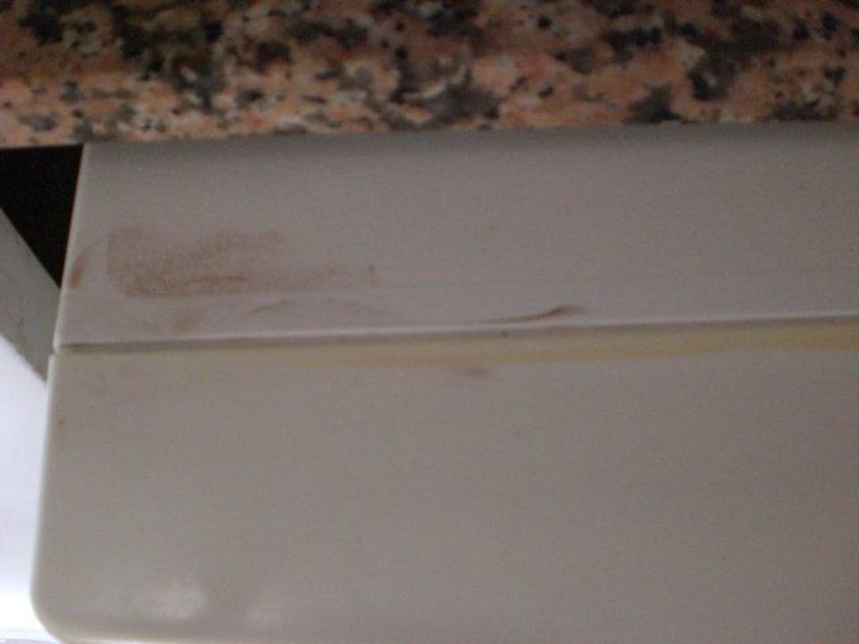 Etensresten boven op de koelkastdeur eó Maspalomas Resort