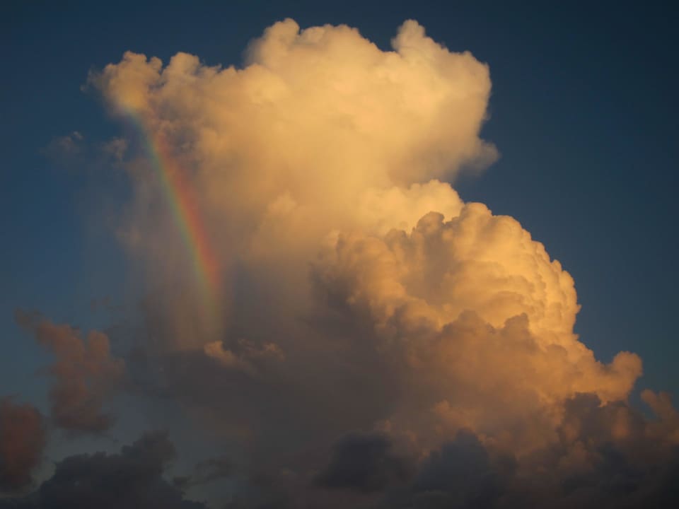 Wolkentürme mit Gewitter ananea Diamonds Athuruga