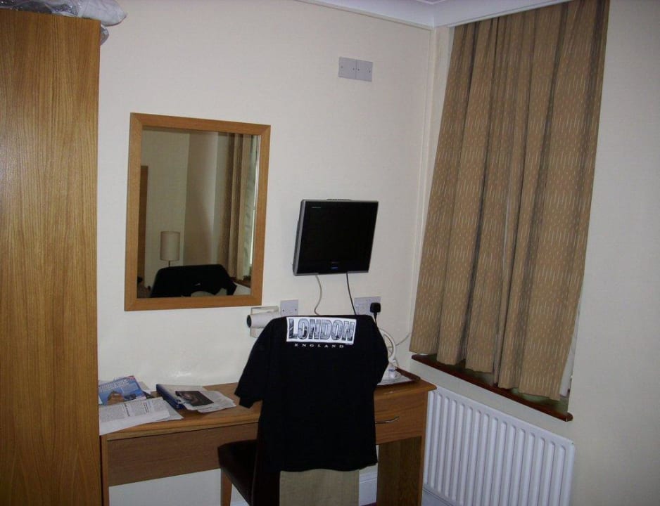 LCD Fernseher mit Kaffee Ecke Hotel Edward