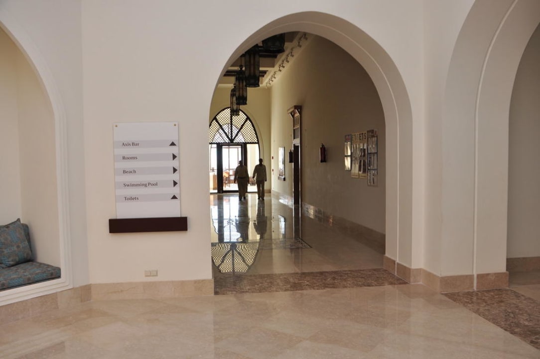 Weg zur Axisbar und Toiletten Hilton Marsa Alam Nubian Resort