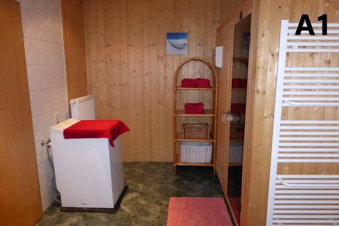 Bad mit Sauna Ferienwohnungen Grebner