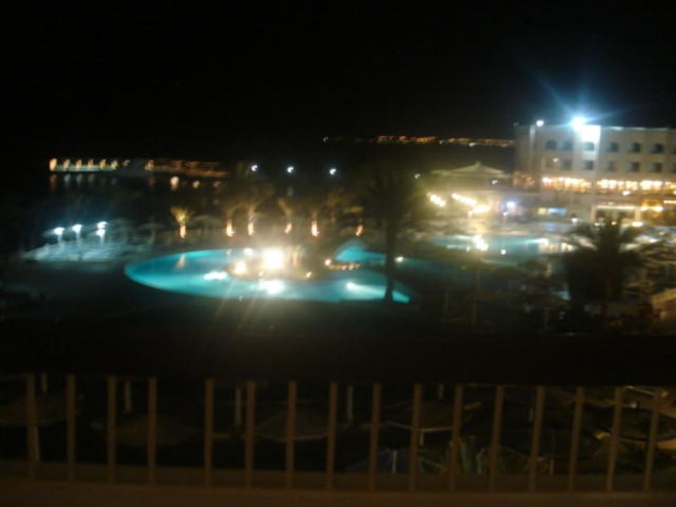 Pool bei Nacht Beach Albatros Resort